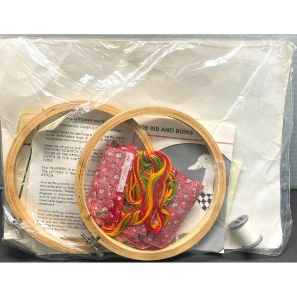Creative Circle Bib & Bows Duck Geese Vtg 80s Embroidery Kit Christmas New 2309 - Picture 2 of 7